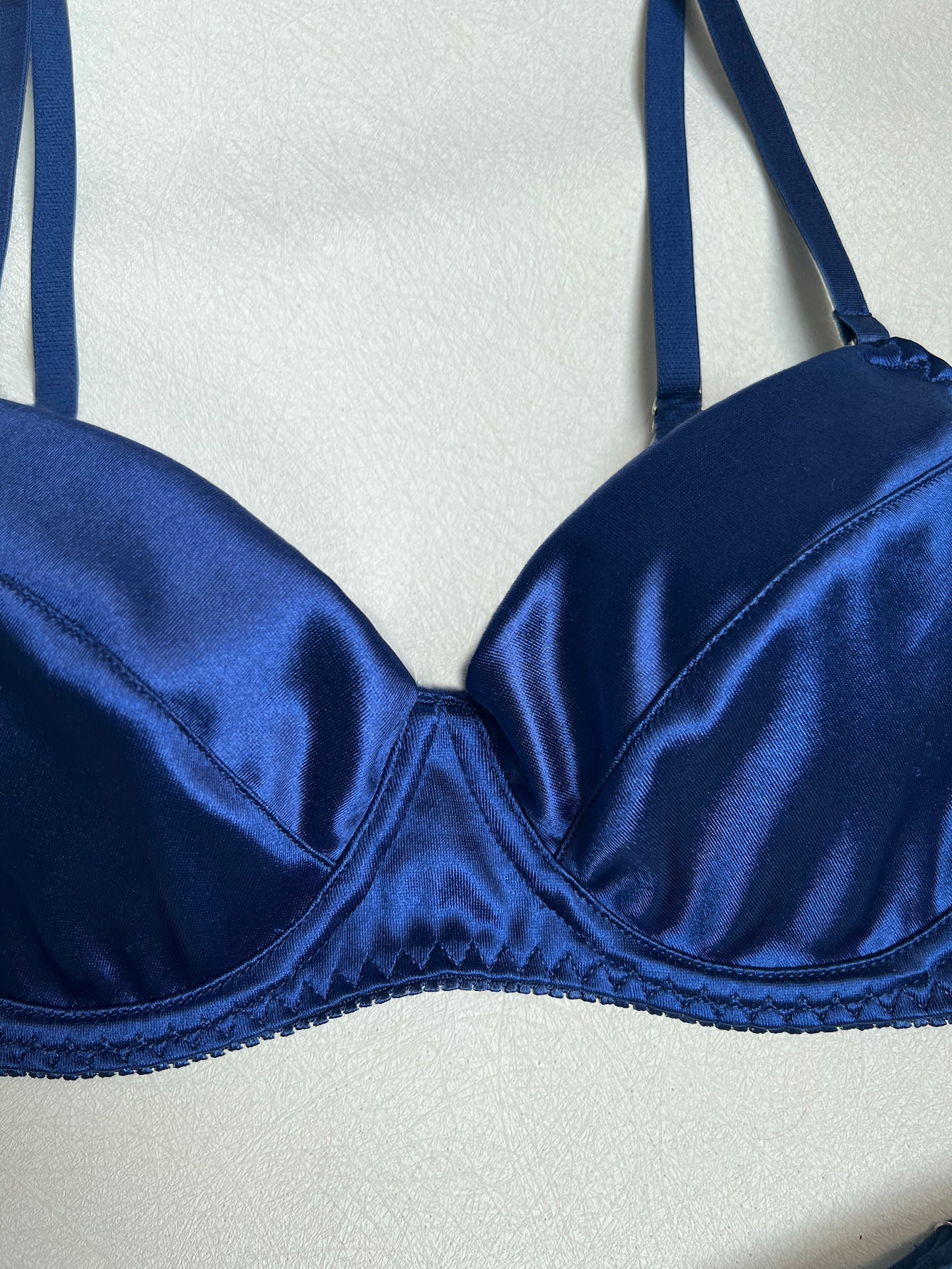 Completo intimo con balconcino in raso lucido