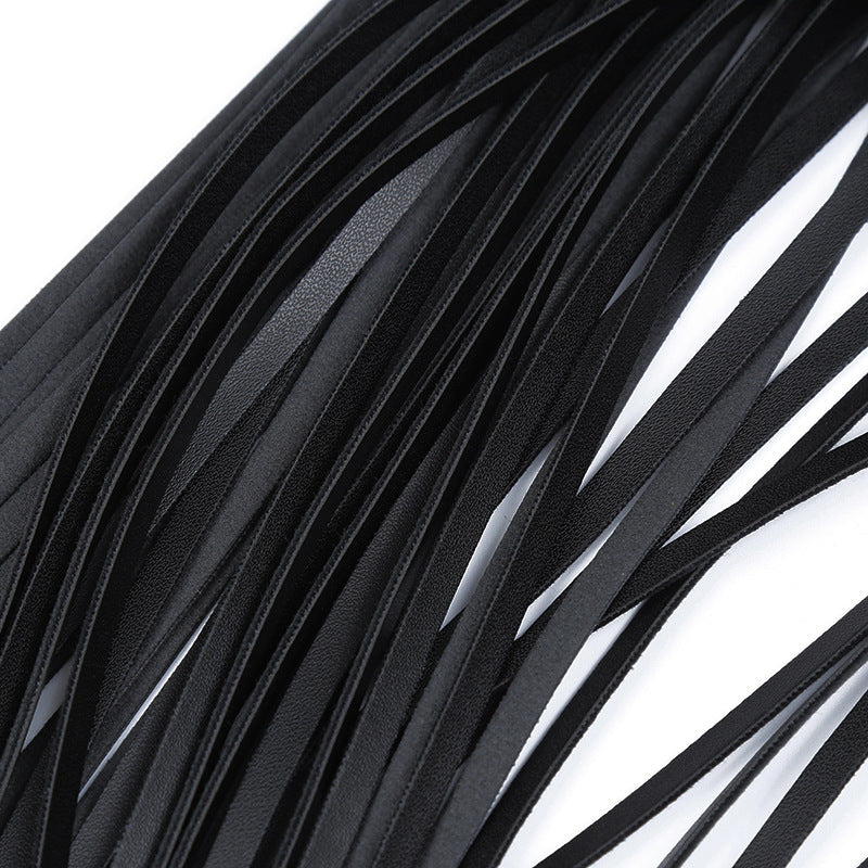 Midnight Lure – Frustino in Ecopelle con Impugnatura Lace-Up