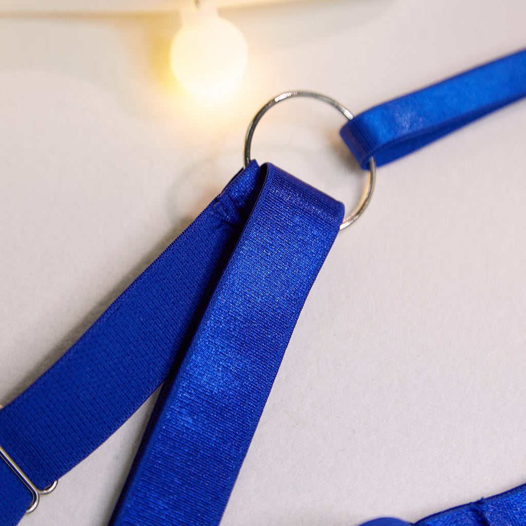 Lustrous Straps – Copertura Discreta in Satin ADEA