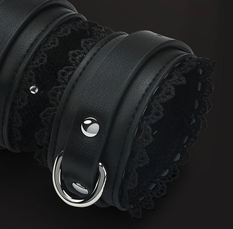 Lussuoso set bondage in pelle da 8 pezzi