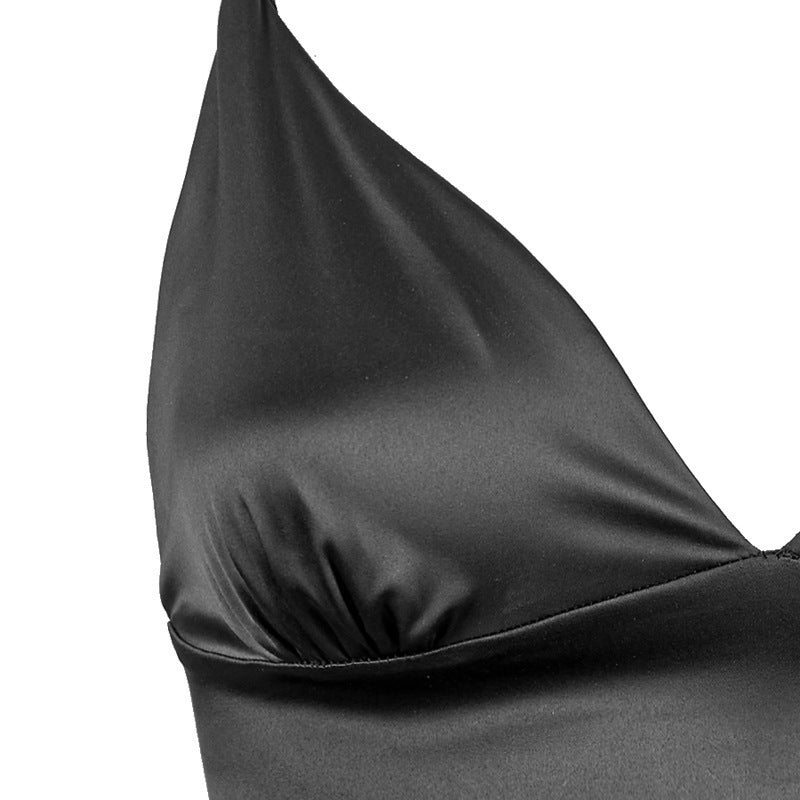 Completo reggiseno a triangolo in raso e slip a vita alta in pizzo