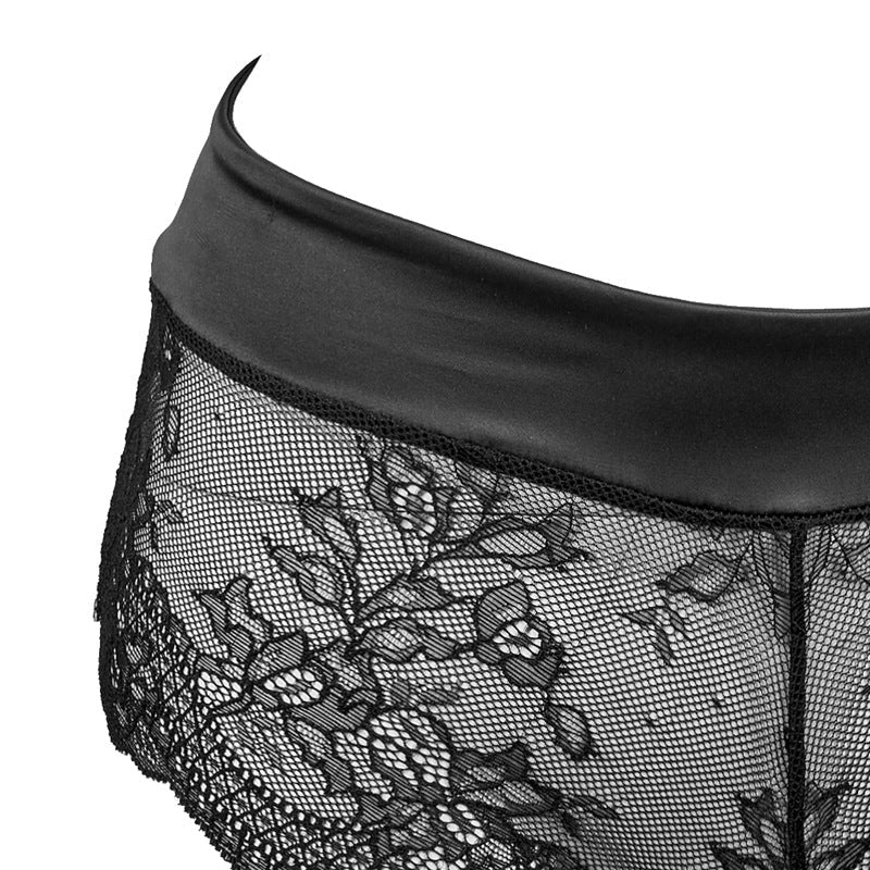 Completo reggiseno a triangolo in raso e slip a vita alta in pizzo