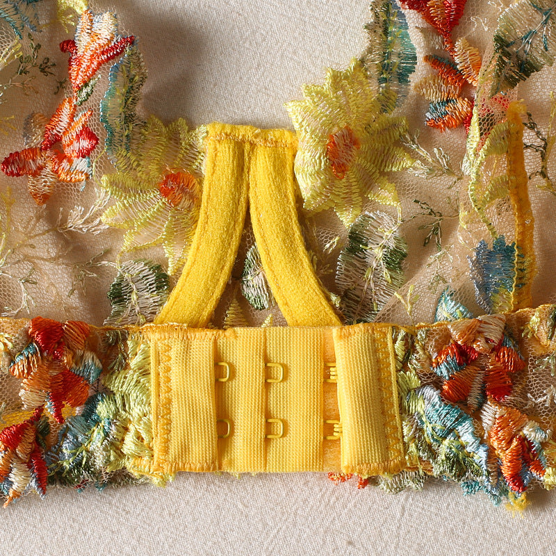 Completo intimo 3 pezzi giallo prato illuminato